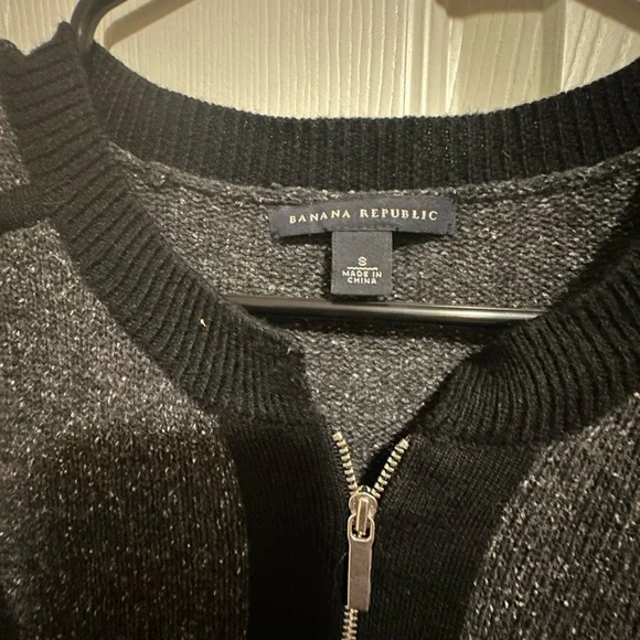 Banana Republic black and gray small top - Picture 2 of 5